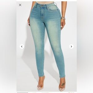 Fashion Nova Women's Light Blue Skinny Jeans size 9